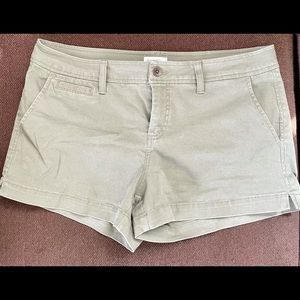 Market & Spruce Army Green Shorts - Size 8